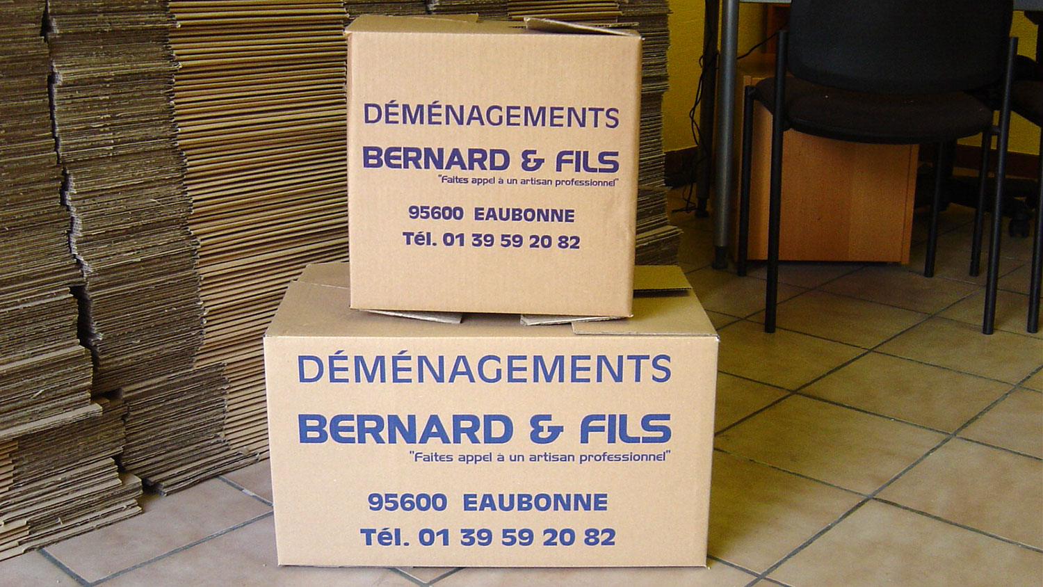 Déménagements particuliers et entreprises à Taverny (95150) Val d'Oise avec Bernard et Fils Boîtes de cartons dans une habitation en cours de déménagement